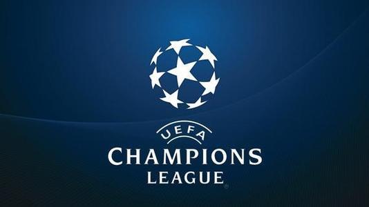 他在右后卫 他在右后卫